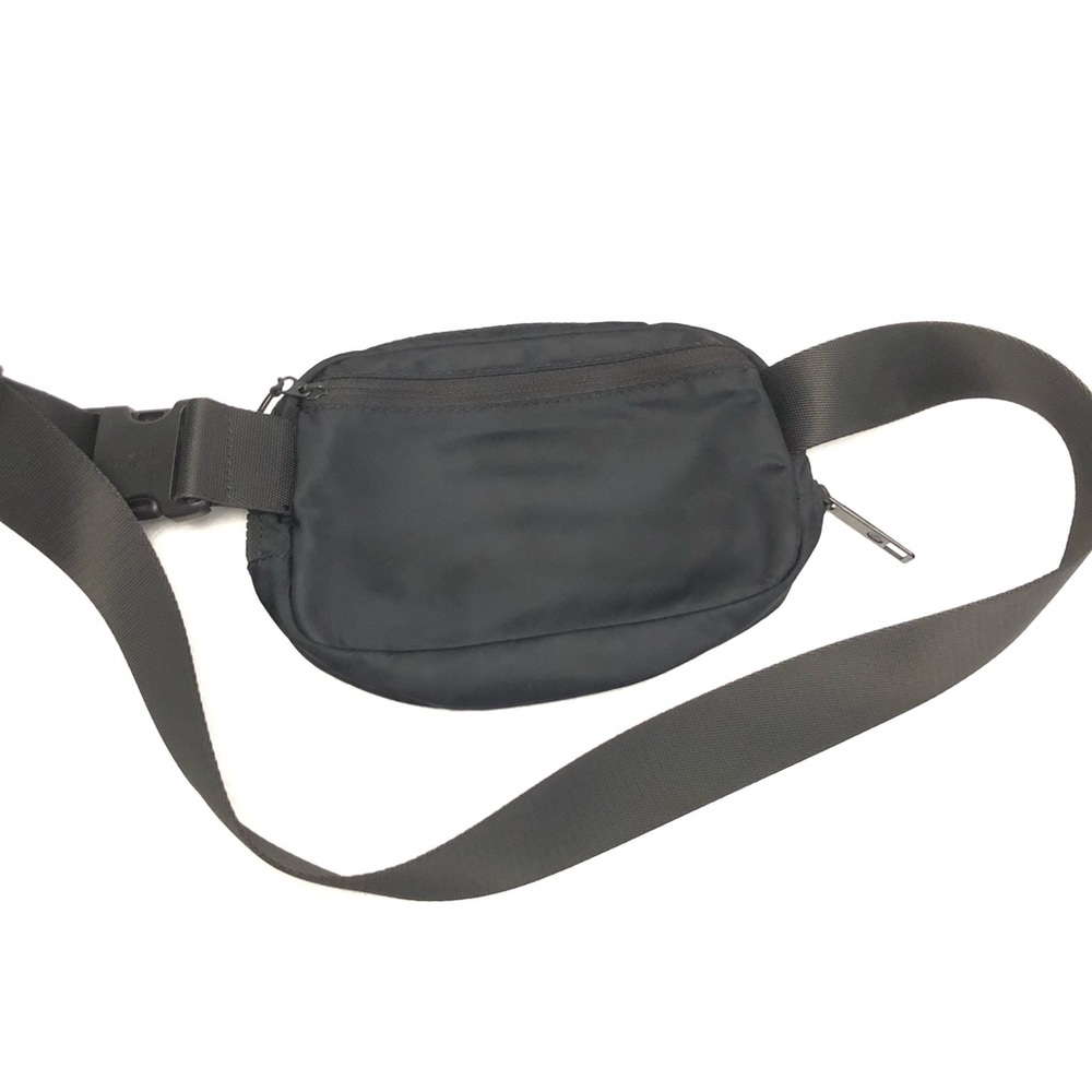 Lululemon Everywhere Belt Bag Large 1L  in Solid Black USED - Picture 3 of 11